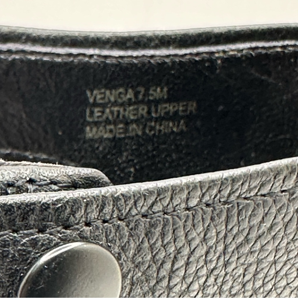 POUR LA VICTOIRE Venga Black Leather Ankle Snap Cuff Sandals 7.5M revolve - Picture 11 of 12